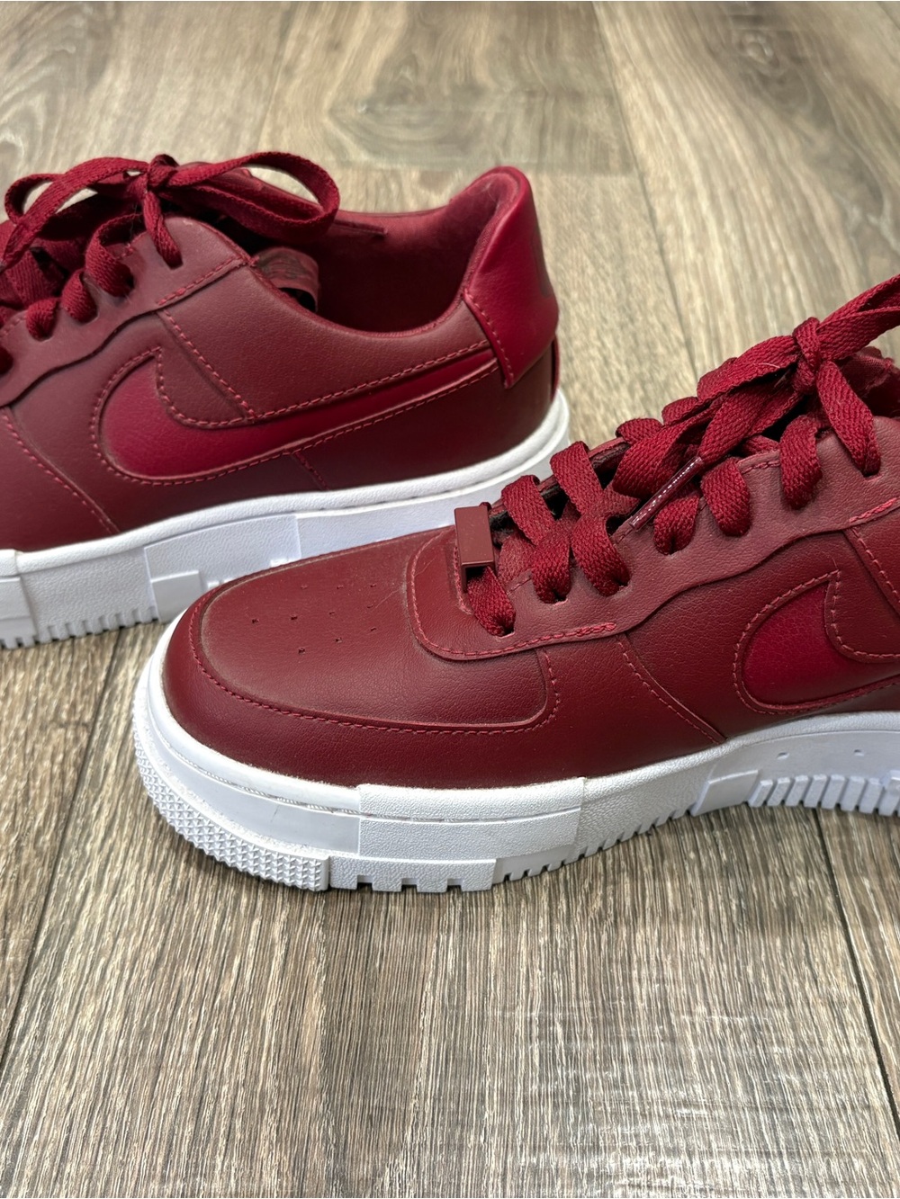 Nike Women's Air Force One Pixel team red and white size 8 like new - Picture 8 of 16